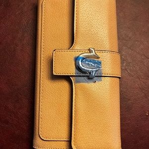 Brown hand bag wallet tan